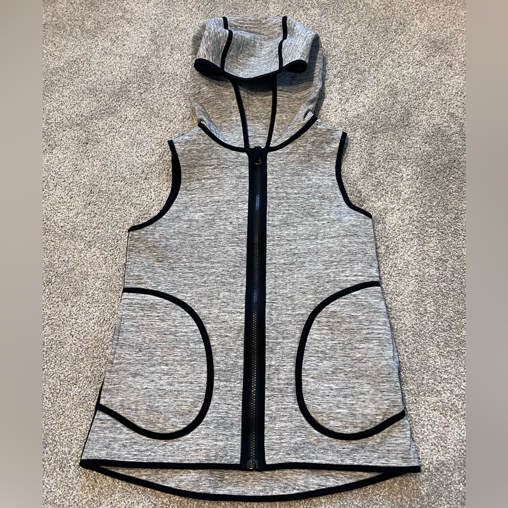 Lululemon reversible vest. Great condition! - Picture 3 of 3